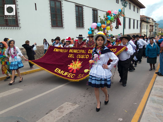 クスコのカルナバルのパレード