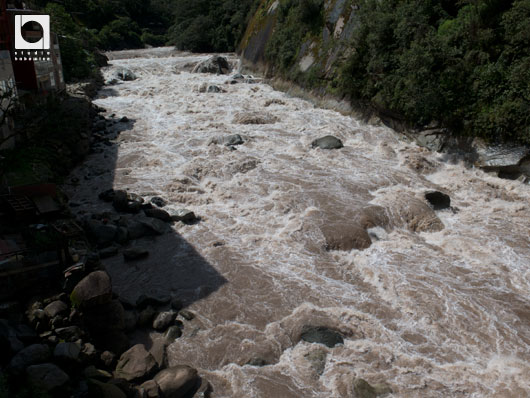 ウルバンバ川の激流
