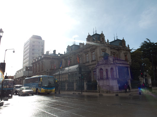 街の中心、アルマス広場の近く