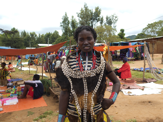 ツェマイ族の女性