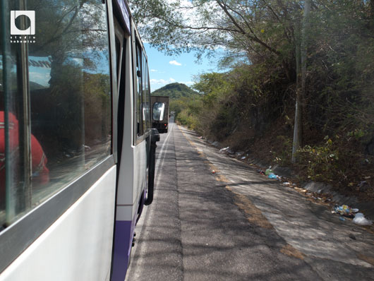エルサルバドルの国境からニカラグアの国境までを走るホンジュラスのバス