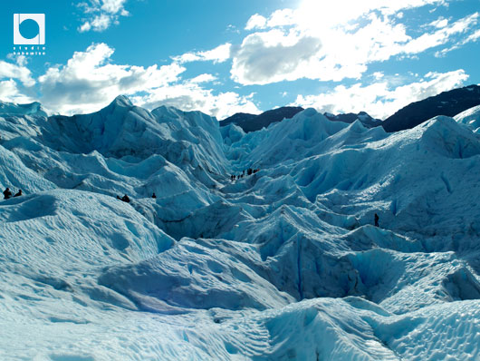 氷河の真ん中は一面蒼の世界