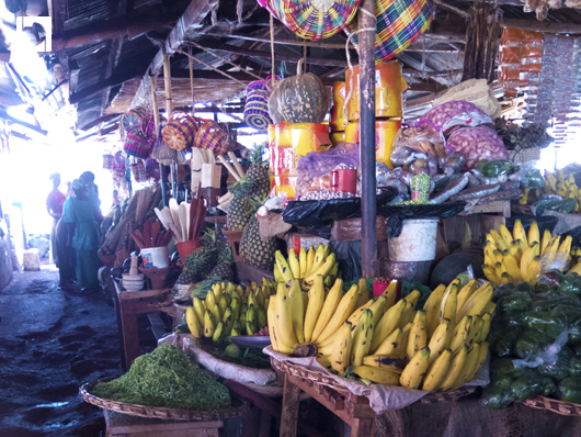 トロロの市場の野菜・果物売り場